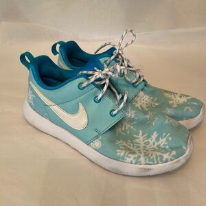 Nike sneakers blue with white snowflake design size 3y